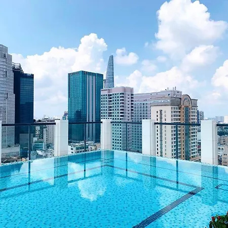 De Lux Madison Best Central 2 Bedrooms 2 Baths, Pool Gym